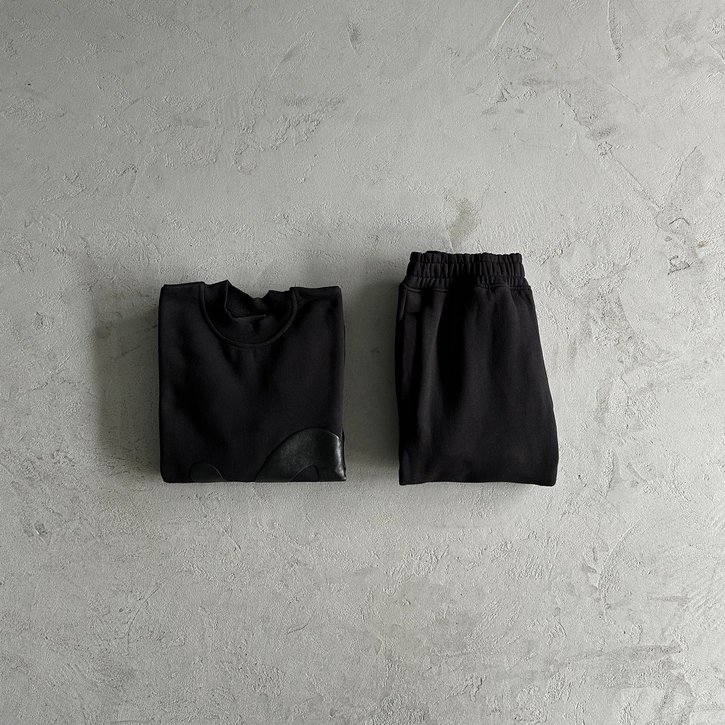Syna World small round neck suit-black